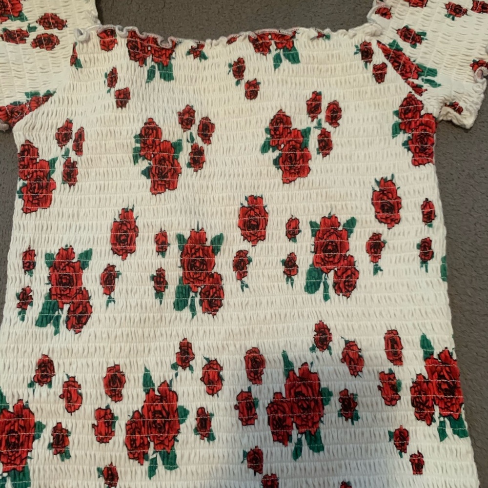 Women’s cold shoulder top